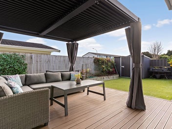 Modern Townhouse Living - Location & Style