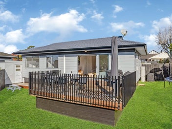 Stylish, Fully Renovated & Family Friendly!
