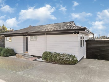 Stylish, Fully Renovated & Family Friendly!