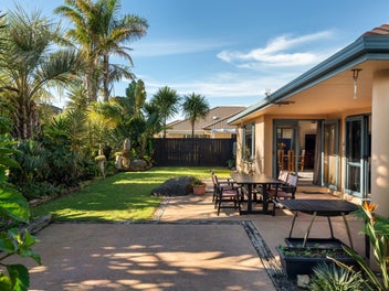 Coastal living with a tropical twist