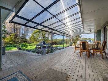 Artistic Rural Lifestyle