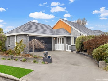 Easy Living. Prime Location.