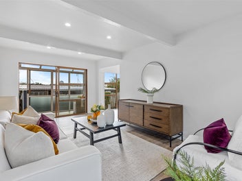 Beachside Living, Fully Renovated Gem in Waiake
