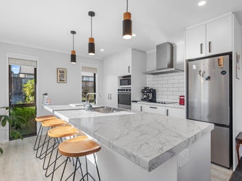Modern Comfort and Sun-Soaked Living