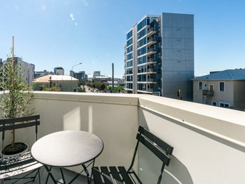 NO BODY CORPORATE & VERY SUNNY TOWNHOUSE