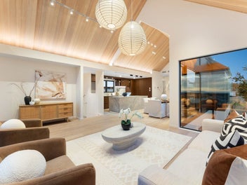 A Coastal Masterpiece: Luxury Living - Sea Views