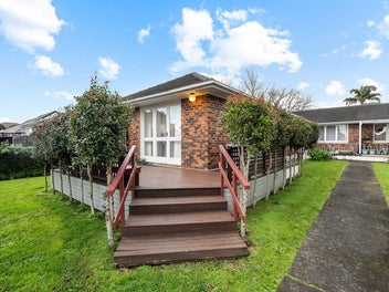 DGZ Brick & Tile Charm in the Heart of Epsom
