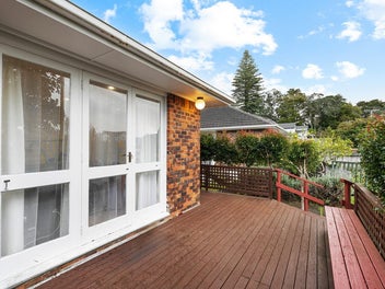 DGZ Brick & Tile Charm in the Heart of Epsom