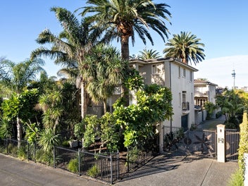 Solid concrete townhouse in St Marys Bay