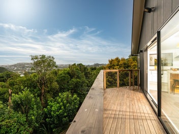 MODERN 3-BED NEAR-NEW