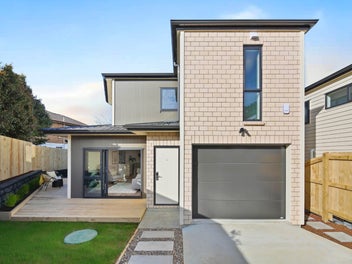 Brand-New Elegance in the Heart of Botany Downs