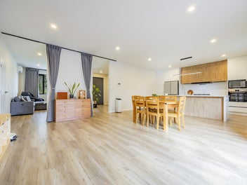 Elegant Family Haven in Prestigious Kumeu