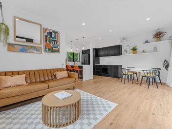 Modern End Home Living at its Finest!