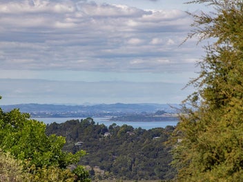 Family-Friendly Lifestyle With Views!