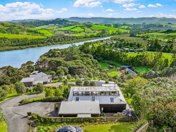 Sunsets, style and serenity – Matakana