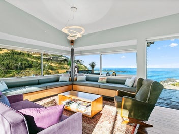 Surfers Paradise - Iconic Houghton Bay Home