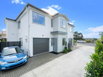 Townhouse Westlake Zoned: Claim It!