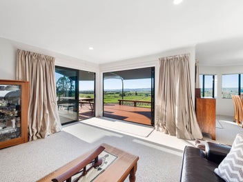 Warmth, Quality And Breathtaking Views!