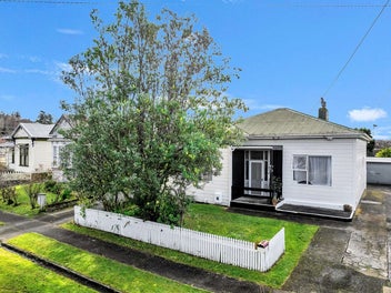 Classic Charm in the Heart of Whanganui!