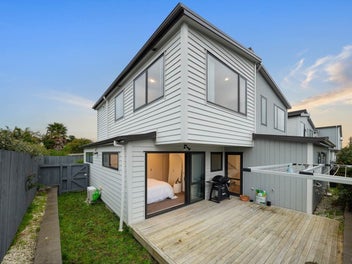 Sun, View, Serenity–Elevated, Modern & Standalone!
