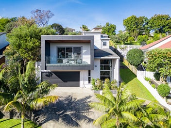 Exquisite Bayside Living with Rangitoto Zone