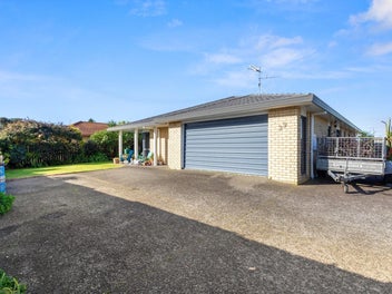 Beauty in the brick! 29 Luculia Drive awaits you