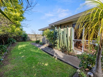 Beauty in the brick! 29 Luculia Drive awaits you