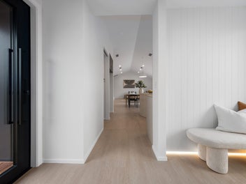 A Home of Bold Contrast and Calm Precision