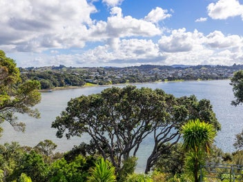 Tranquil Elegance Above the Bay