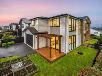 Grand Design, Prime Location