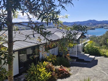 SANDSPIT - WHERE EVERY DAY FEELS LIKE A HOLIDAY.