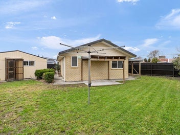 Exceptional Dual-Dwelling Investment