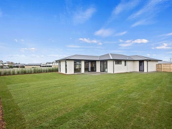 Stylish New Home – Ready Now!