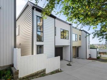Bayside Bliss – Space, Style & Superb Location