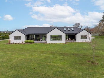 Modern masterpiece in the heart of Tamahere