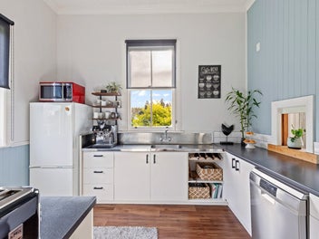 Renovated Villa - Room For A Pony Or Two