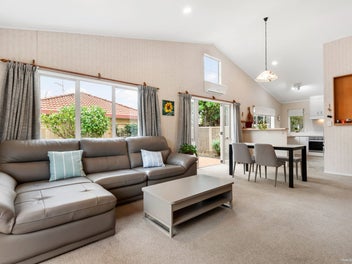 Single Level Beauty in a Quiet Private Cul-de-Sac