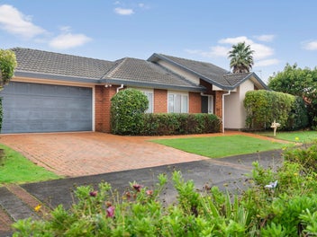 Single Level Beauty! Enquiries Over $895,000