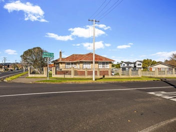 Corner Site, Huge Potential in Central Papatoetoe!
