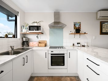 Perfect Blend of Comfort & Open-Air Living