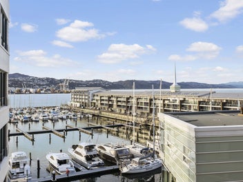 HARBOURSIDE LUXURY - CHAFFERS DOCK