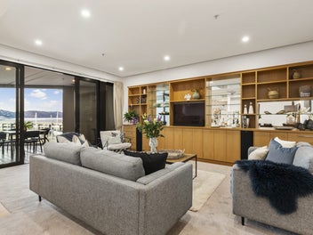 HARBOURSIDE LUXURY - CHAFFERS DOCK