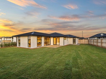 Stylish New Home – Ready Now!