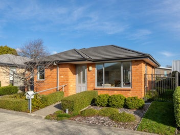 Central Stoke Townhouse Excellence