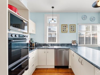 CLASSIC APPEAL, CONTEMPORARY LIVING