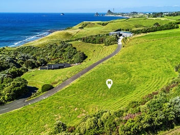 EXCEPTIONAL SETTING – OCEAN VIEWS