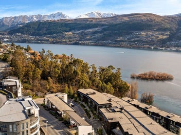Rare Opportunity – Sun-Soaked, Lakeside...
