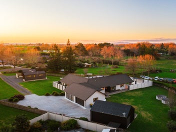 Elegant estate with pool & guest cottage
