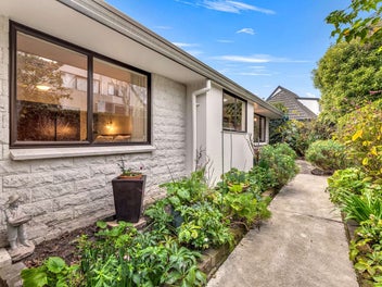 Brick, Easy care and Private!