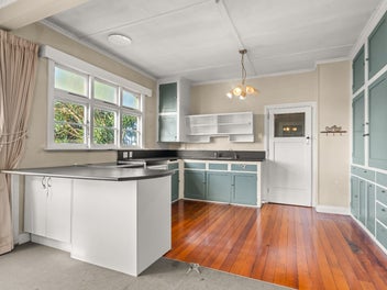 House + Flat + Sub-dividable!